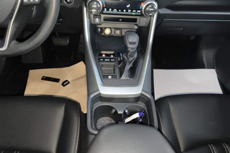 Used Toyota RAV4 2023 Dual-Motor 2.5L E-CVT Two-Wheel Drive Elite Edition Gear Lever