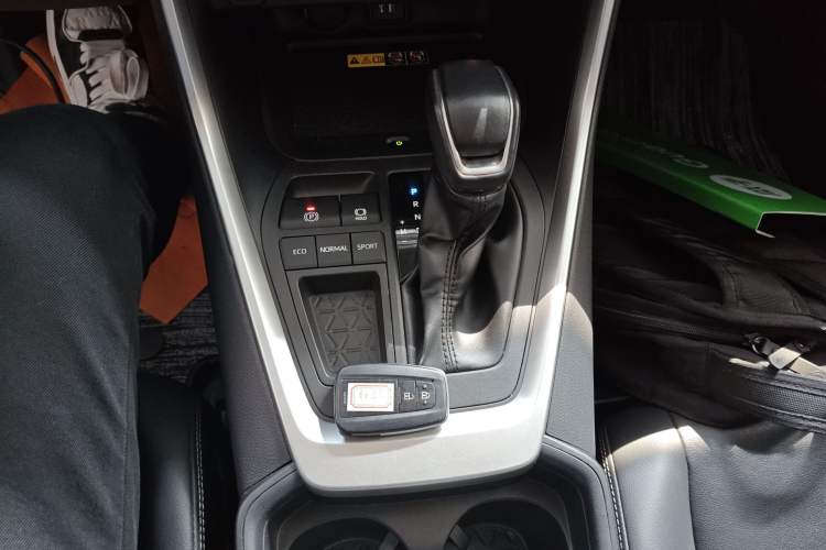 Used Toyota RAV4 2023 2.0L CVT Two-Wheel Drive 20th Anniversary Platinum Edition Gear Lever