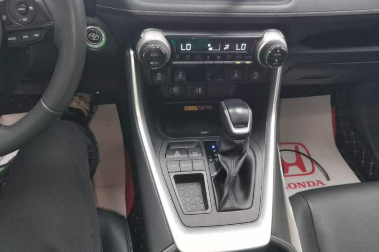 Used Toyota RAV4 2023 2.0L CVT Two-Wheel Drive Fashion Plus Edition Gear Lever