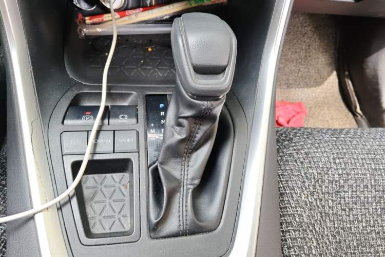 Used Toyota RAV4 2023 2.0L CVT Two-Wheel Drive Urban Edition Gear Lever
