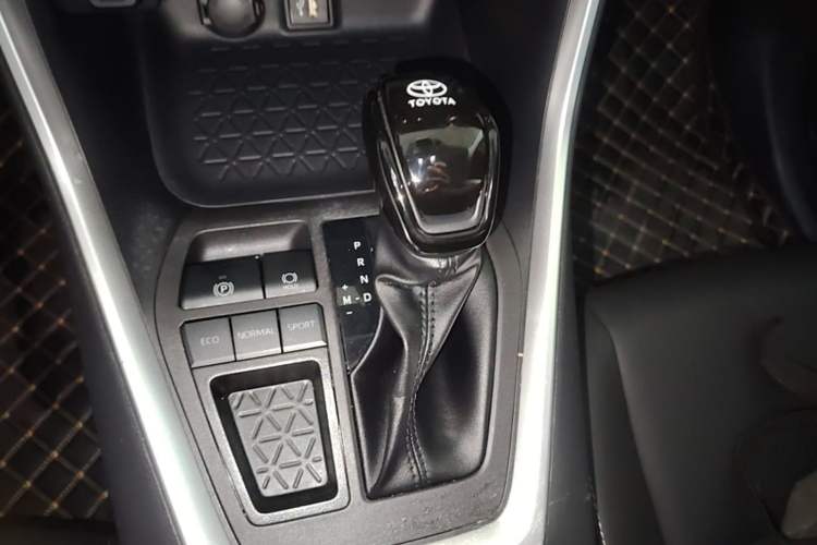 Used Toyota RAV4 2023 2.0L CVT Two-Wheel Drive Urban Edition Gear Lever