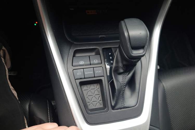 Used Toyota RAV4 2023 2.0L CVT Two-Wheel Drive Fashion Edition Gear Lever
