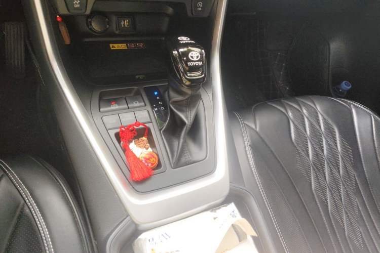 Used Toyota RAV4 2023 2.0L CVT Two-Wheel Drive Fashion Edition Gear Lever