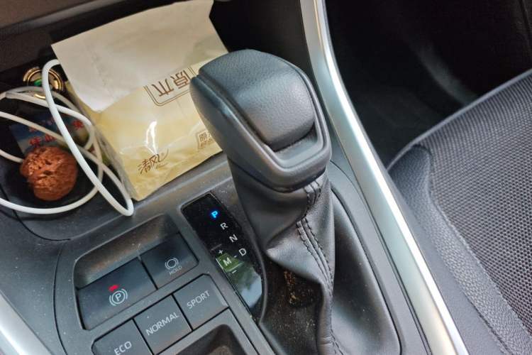 Used Toyota RAV4 2023 2.0L CVT Two-Wheel Drive Urban Edition Gear Lever