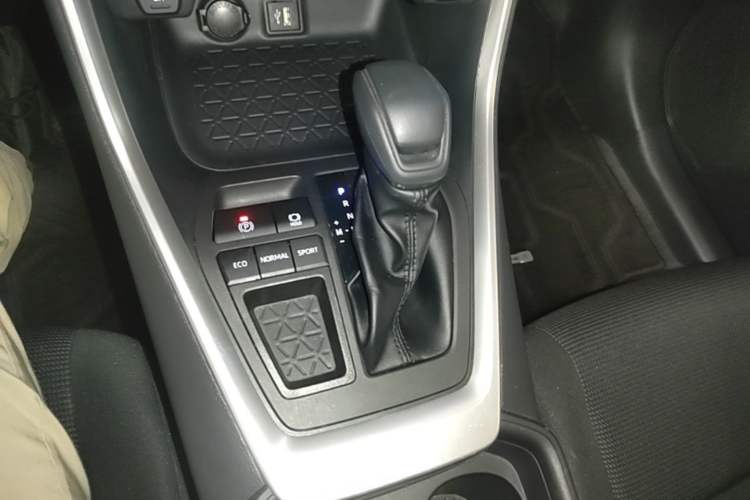 Used Toyota RAV4 2023 2.0L CVT Two-Wheel Drive Urban Edition Gear Lever