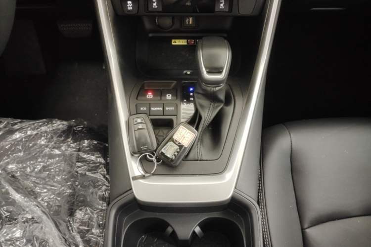 Used Toyota RAV4 2023 Dual-Engine 2.5L E-CVT Two-Wheel Drive Elite Plus Edition Gear Lever