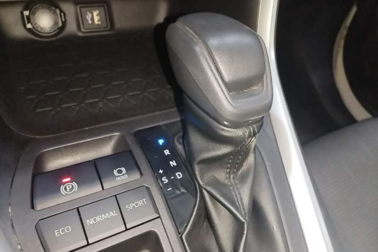Used Toyota RAV4 2023 Dual-Motor 2.5L E-CVT Two-Wheel Drive Elite Edition Gear Lever