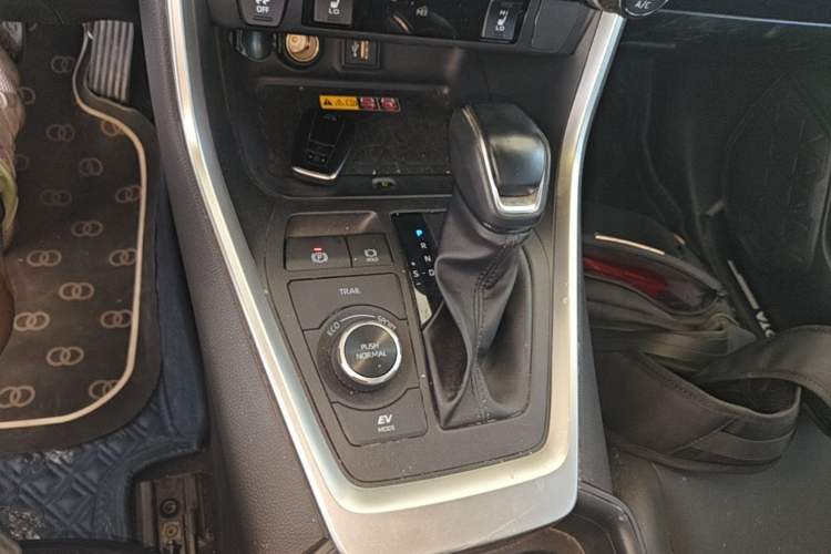 Used Toyota RAV4 2023 Dual-Engine 2.5L E-CVT Four-Wheel Drive Elite Plus Edition Gear Lever