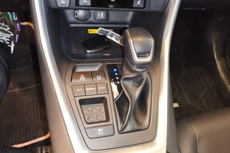 Used Toyota RAV4 2023 Dual-Engine 2.5L E-CVT Two-Wheel Drive Elite Plus Edition Gear Lever