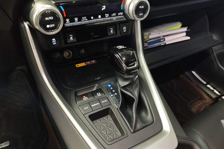 Used Toyota RAV4 2023 2.0L CVT Two-Wheel Drive Fashion Plus Edition Gear Lever