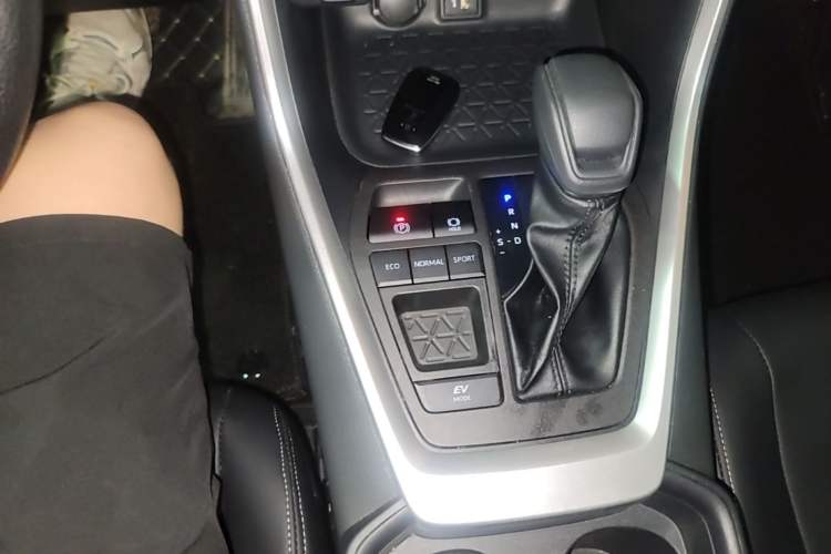 Used Toyota RAV4 2023 Dual-Motor 2.5L E-CVT Two-Wheel Drive Elite Edition Gear Lever