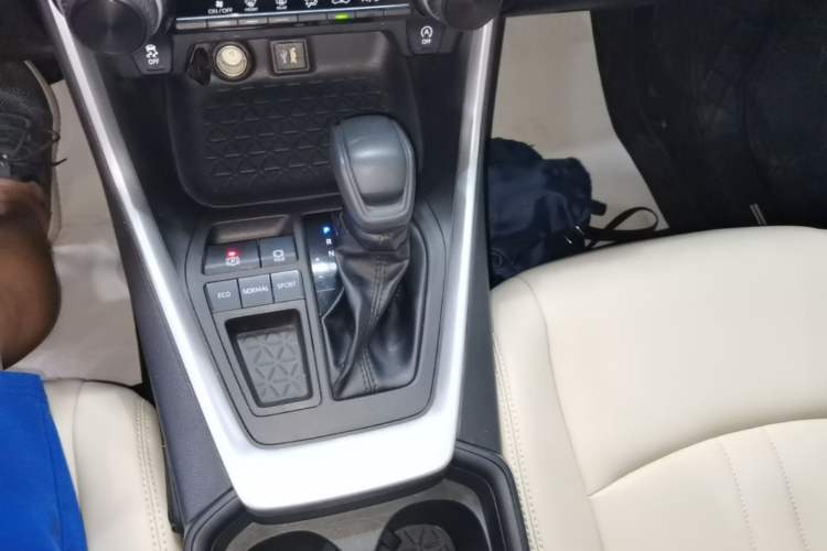 Used Toyota RAV4 2023 2.0L CVT Two-Wheel Drive Urban Edition Gear Lever