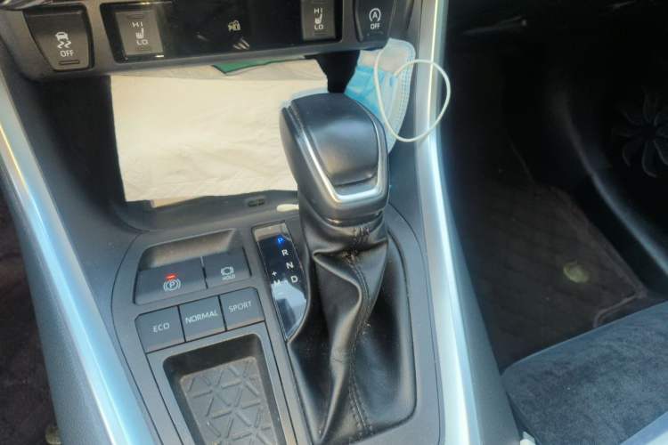 Used Toyota RAV4 2023 2.0L CVT Two-Wheel Drive Fashion Plus Edition Gear Lever