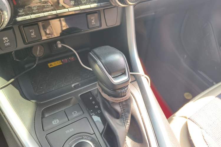 Used Toyota RAV4 2023 Dual-Engine 2.5L E-CVT Four-Wheel Drive Elite Plus Edition Gear Lever