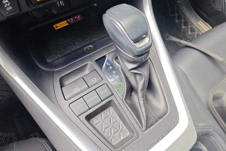 Used Toyota RAV4 2023 2.0L CVT Two-Wheel Drive 20th Anniversary Platinum Edition Gear Lever