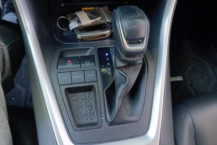 Used Toyota RAV4 2023 2.0L CVT Two-Wheel Drive 20th Anniversary Platinum Edition Gear Lever