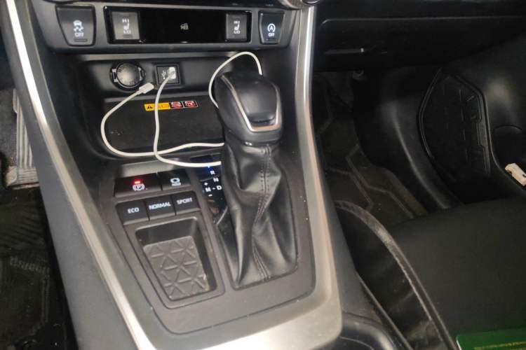 Used Toyota RAV4 2023 2.0L CVT Two-Wheel Drive Fashion Plus Edition Gear Lever