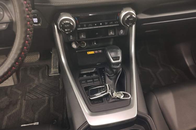 Used Toyota RAV4 2023 2.0L CVT Two-Wheel Drive Fashion Plus Edition Gear Lever