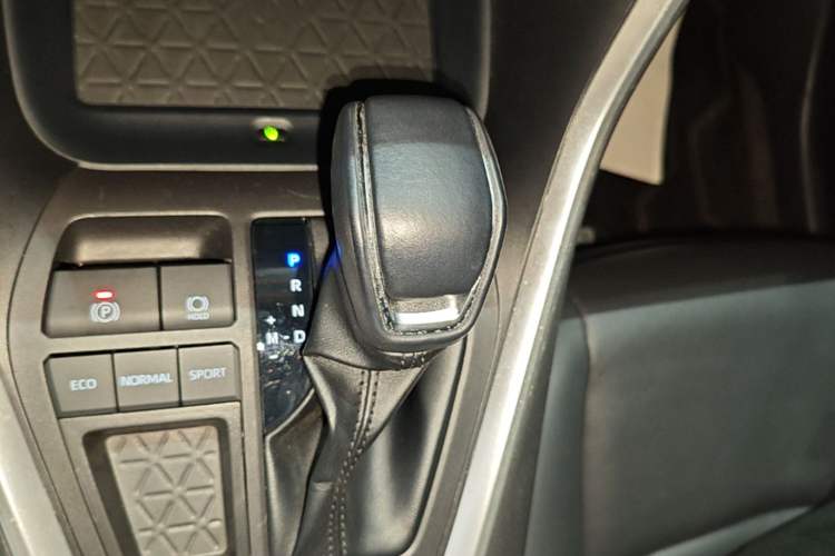 Used Toyota RAV4 2023 2.0L CVT Two-Wheel Drive Fashion Plus Edition Gear Lever