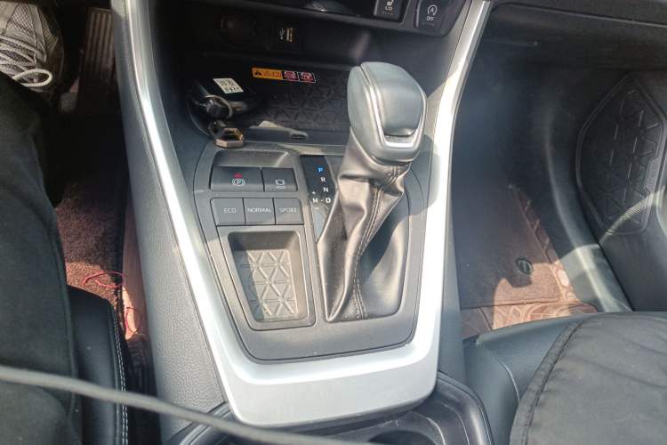 Used Toyota RAV4 2023 2.0L CVT Two-Wheel Drive Fashion Plus Edition Gear Lever