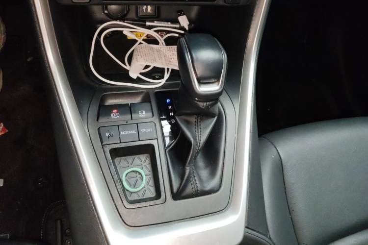 Used Toyota RAV4 2023 2.0L CVT Two-Wheel Drive Fashion Plus Edition Gear Lever