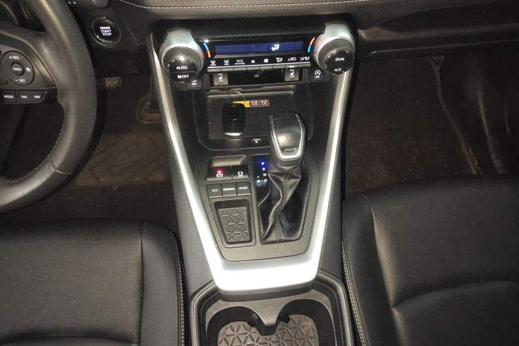 Used Toyota RAV4 2023 2.0L CVT Two-Wheel Drive Fashion Plus Edition Gear Lever