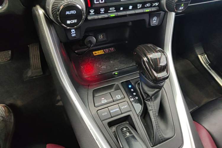 Used Toyota RAV4 2023 2.0L CVT Two-Wheel Drive Fashion Edition Gear Lever