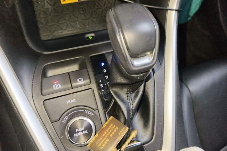 Used Toyota RAV4 2023 Dual-Engine 2.5L E-CVT Four-Wheel Drive Elite Plus Edition Gear Lever