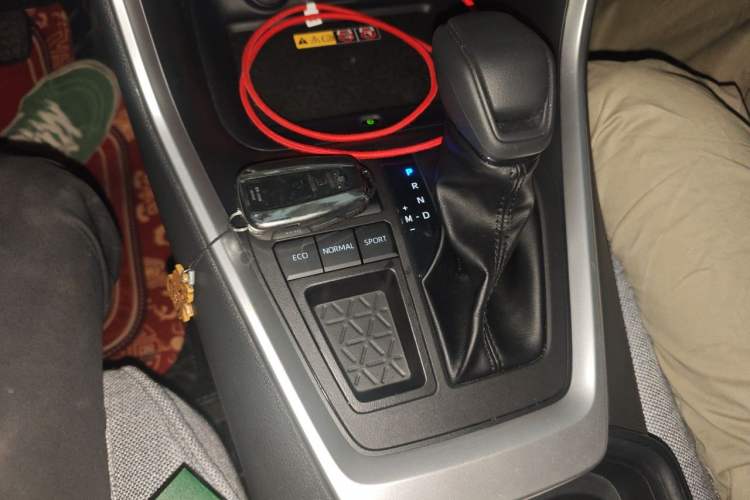 Used Toyota RAV4 2023 2.0L CVT Two-Wheel Drive Fashion Edition Gear Lever