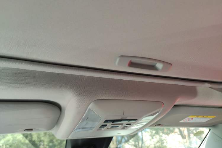 Used Toyota RAV4 2023 Dual-Motor 2.5L E-CVT Two-Wheel Drive Elite Edition Headliner