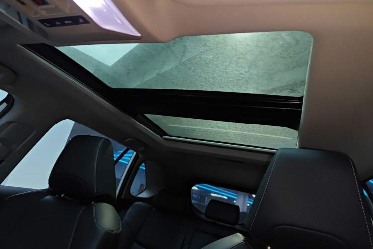 Used Toyota RAV4 2023 Dual-Engine 2.5L E-CVT Two-Wheel Drive Elite Plus Edition Headliner