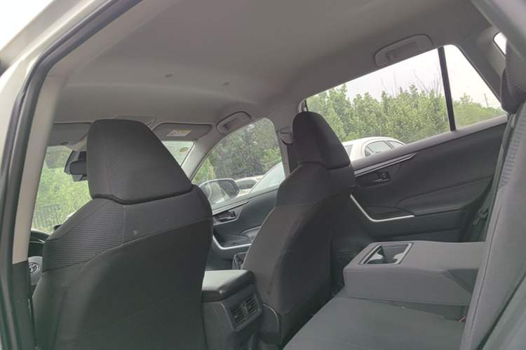 Used Toyota RAV4 2023 2.0L CVT Two-Wheel Drive Urban Edition Headliner