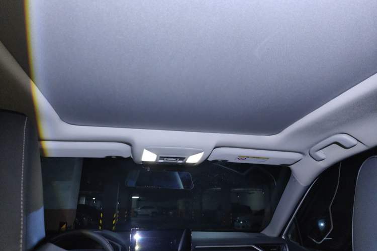 Used Toyota RAV4 2023 2.0L CVT Two-Wheel Drive Fashion Plus Edition Headliner