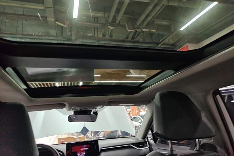 Used Toyota RAV4 2023 2.0L CVT Two-Wheel Drive Fashion Plus Edition Headliner