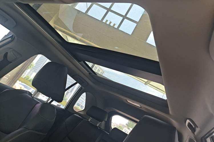 Used Toyota RAV4 2023 Dual-Engine 2.5L E-CVT Four-Wheel Drive Elite Plus Edition Headliner
