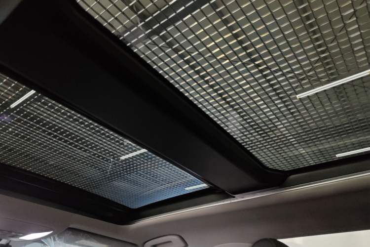 Used Toyota RAV4 2023 2.0L CVT Two-Wheel Drive Fashion Plus Edition Headliner
