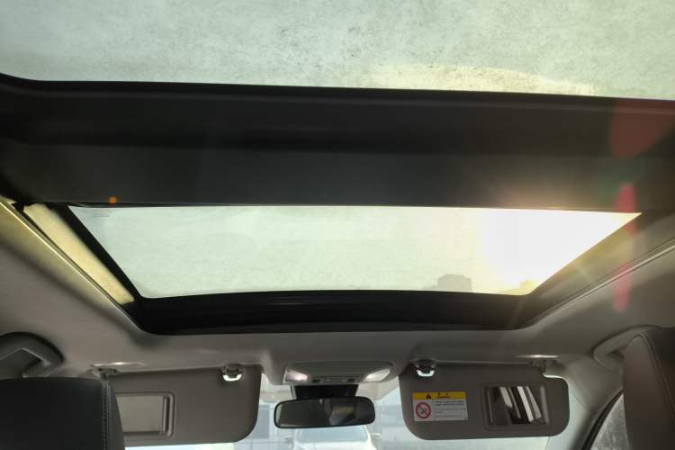 Used Toyota RAV4 2023 2.0L CVT Two-Wheel Drive Fashion Plus Edition Headliner