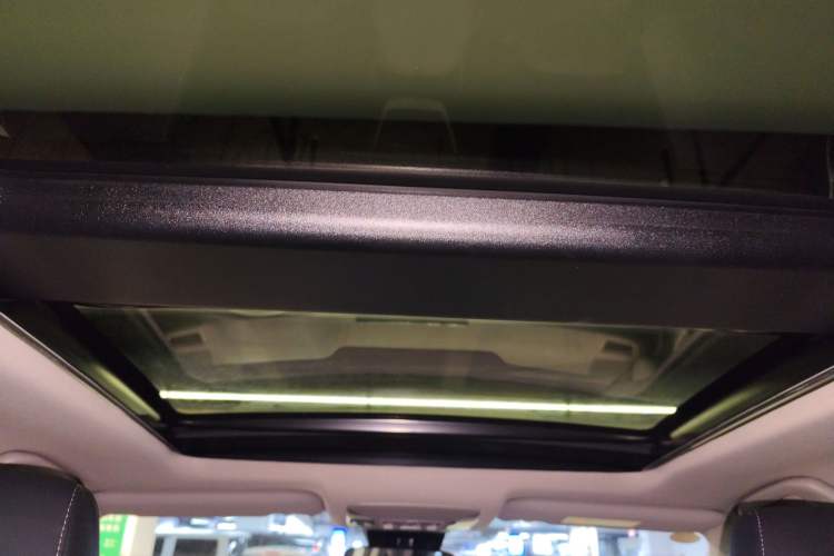 Used Toyota RAV4 2023 2.0L CVT Two-Wheel Drive Fashion Plus Edition Headliner