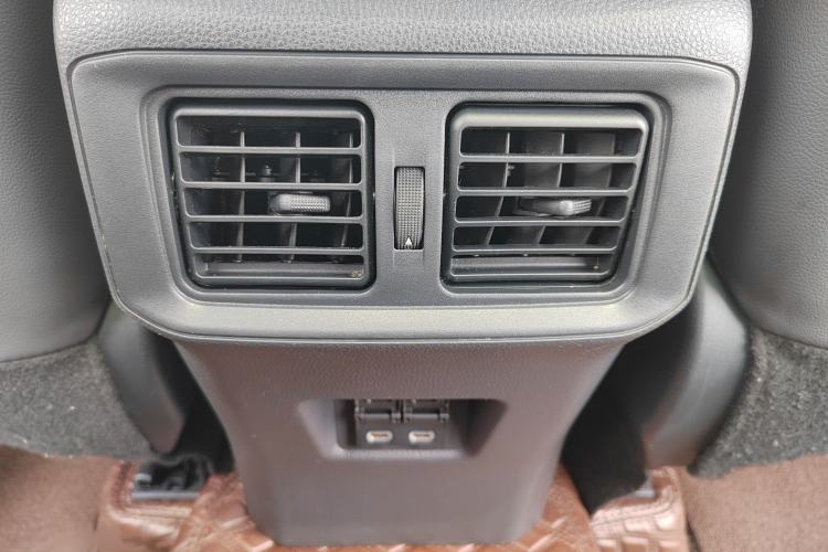 Used Toyota RAV4 2023 2.0L CVT Two-Wheel Drive 20th Anniversary Platinum Edition Interior 10