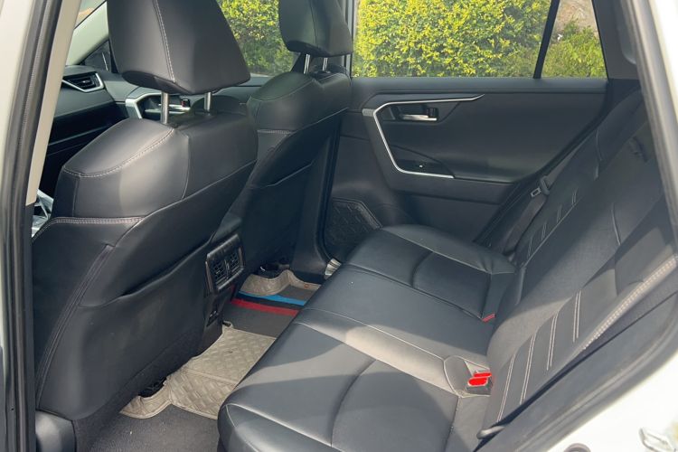 Used Toyota RAV4 2023 Dual-Engine 2.5L E-CVT Four-Wheel Drive Elite Plus Edition Interior 2