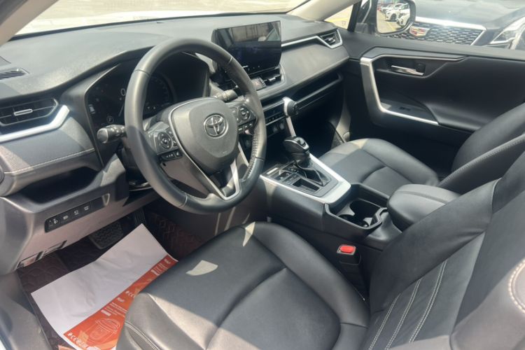 Used Toyota RAV4 2023 2.0L CVT Two-Wheel Drive Fashion Plus Edition Interior 2