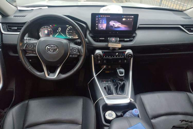 Used Toyota RAV4 2023 2.0L CVT Two-Wheel Drive 20th Anniversary Platinum Edition Interior 2