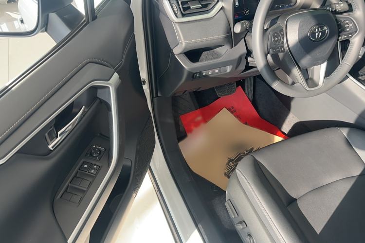 Used Toyota RAV4 2023 2.0L CVT Two-Wheel Drive 20th Anniversary Platinum Edition Interior 2