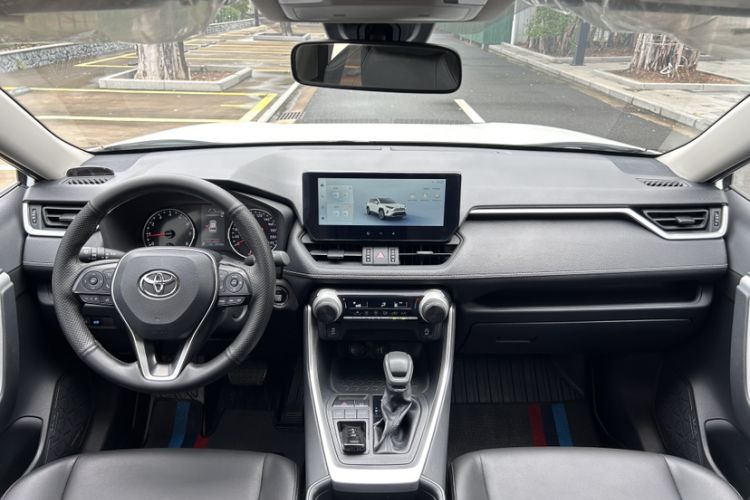 Used Toyota RAV4 2023 2.0L CVT Two-Wheel Drive Urban Edition Interior 2