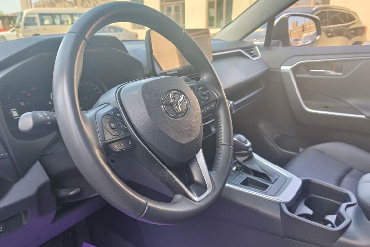 Used Toyota RAV4 2023 2.0L CVT Two-Wheel Drive Fashion Plus Edition Interior 2