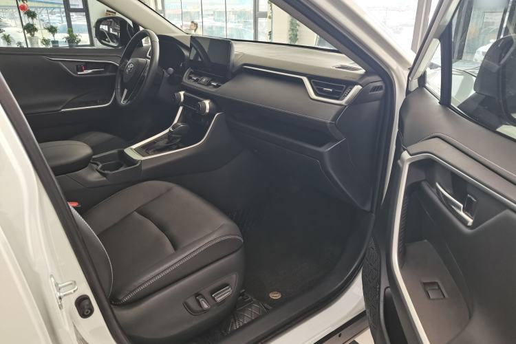 Used Toyota RAV4 2023 2.0L CVT Two-Wheel Drive Fashion Plus Edition Interior 2