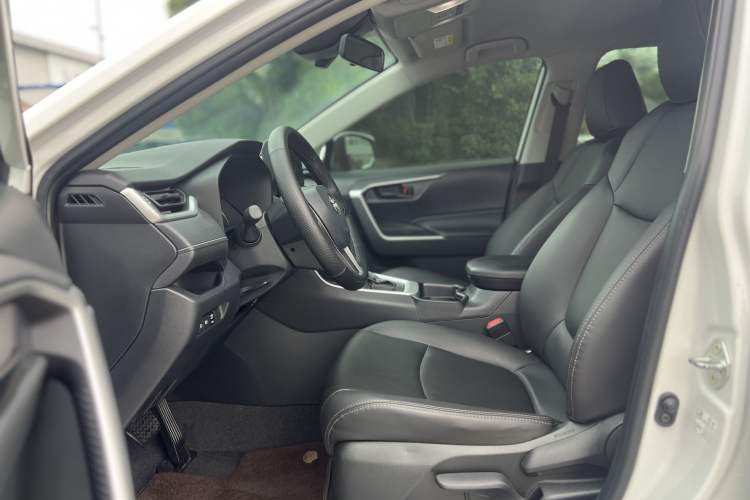 Used Toyota RAV4 2023 2.0L CVT Two-Wheel Drive Urban Edition Interior 2