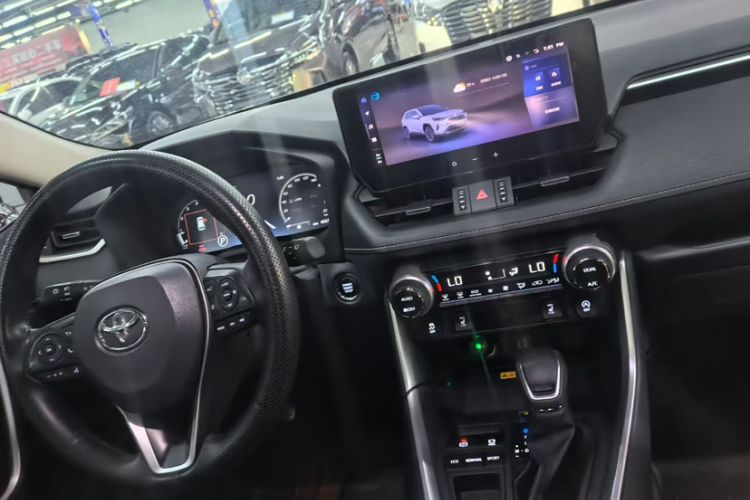 Used Toyota RAV4 2023 2.0L CVT Two-Wheel Drive Fashion Plus Edition Interior 2