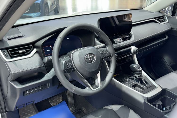 Used Toyota RAV4 2023 2.0L CVT Two-Wheel Drive Fashion Plus Edition Interior 2