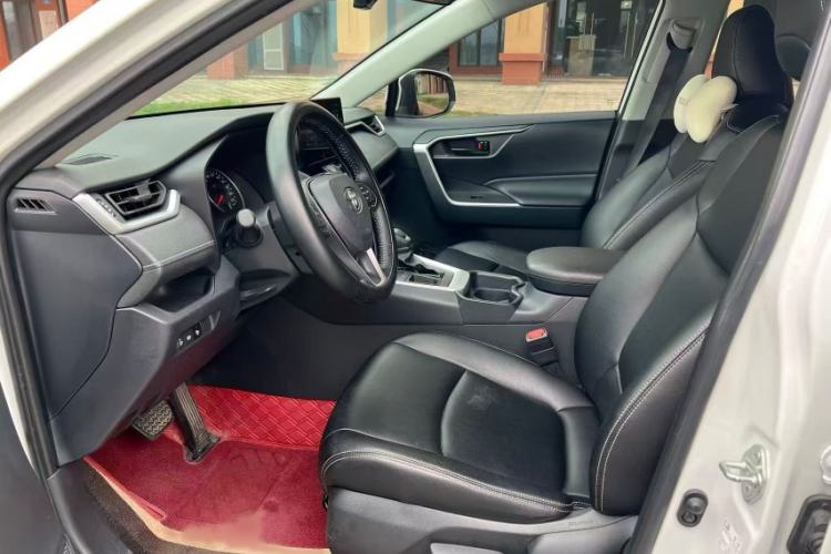 Used Toyota RAV4 2023 2.0L CVT Two-Wheel Drive Urban Edition Interior 2